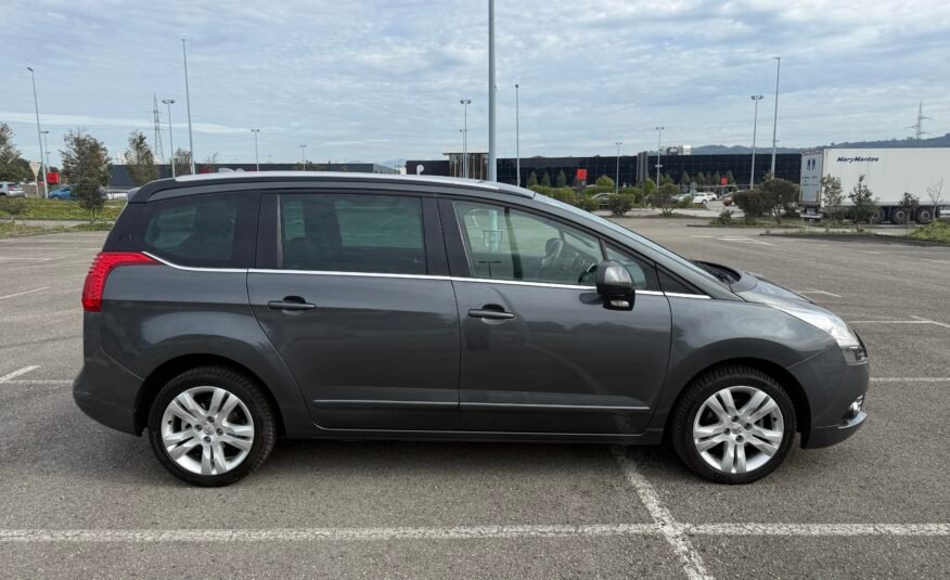 PEUGEOT 5008 1.6 hdi