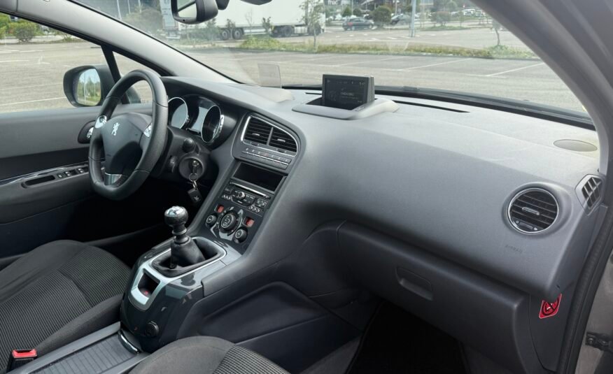 PEUGEOT 5008 1.6 hdi