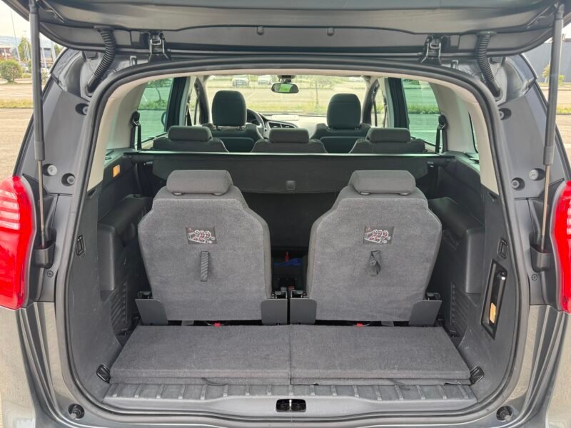 PEUGEOT 5008 1.6 hdi