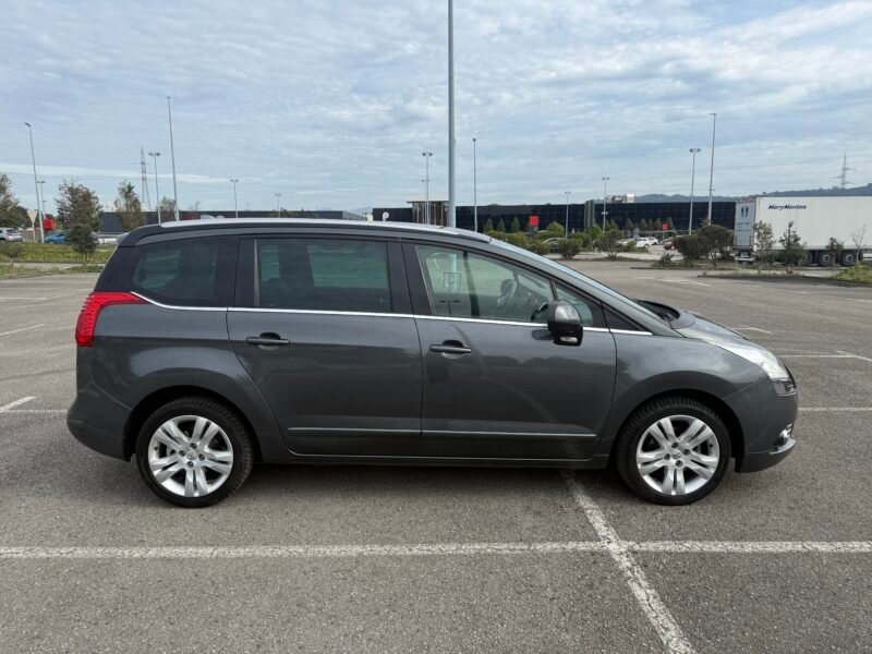 PEUGEOT 5008 1.6 hdi