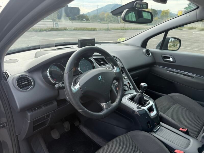 PEUGEOT 5008 1.6 hdi