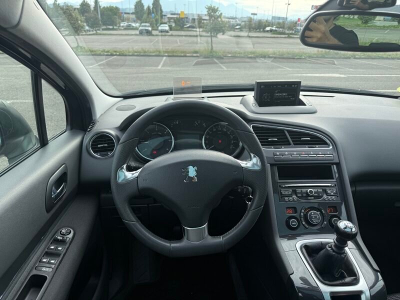 PEUGEOT 5008 1.6 hdi