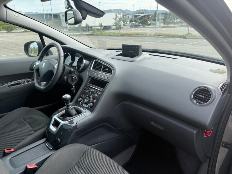 PEUGEOT 5008 1.6 hdi