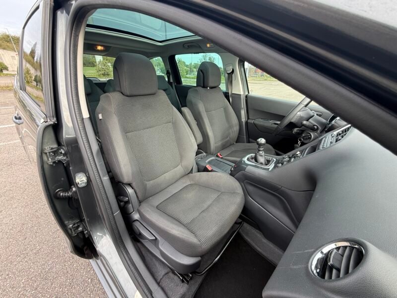 PEUGEOT 5008 1.6 hdi