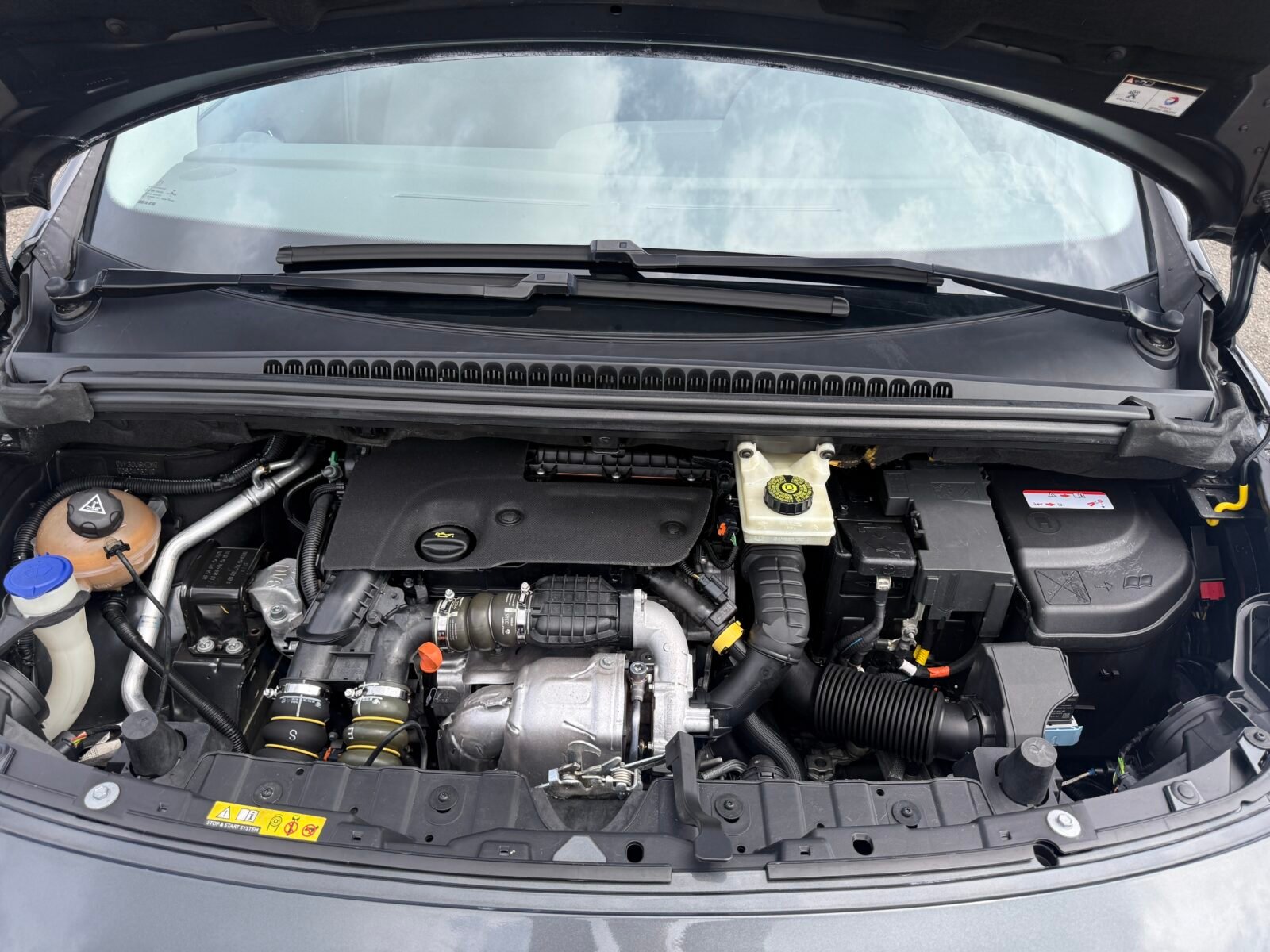 PEUGEOT 5008 1.6 HDI 