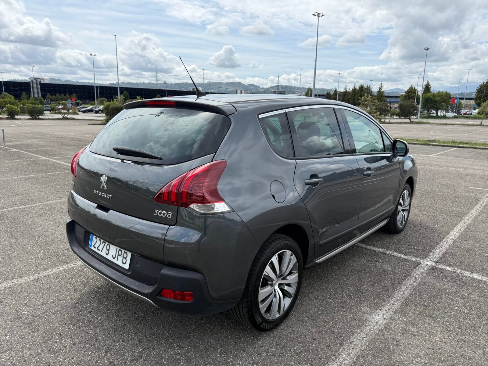 PEUGEOT 5008 1.6 HDI 