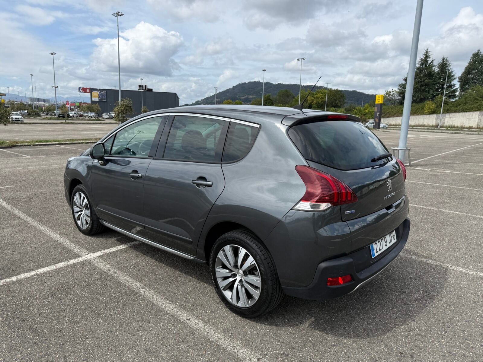 PEUGEOT 5008 1.6 HDI 