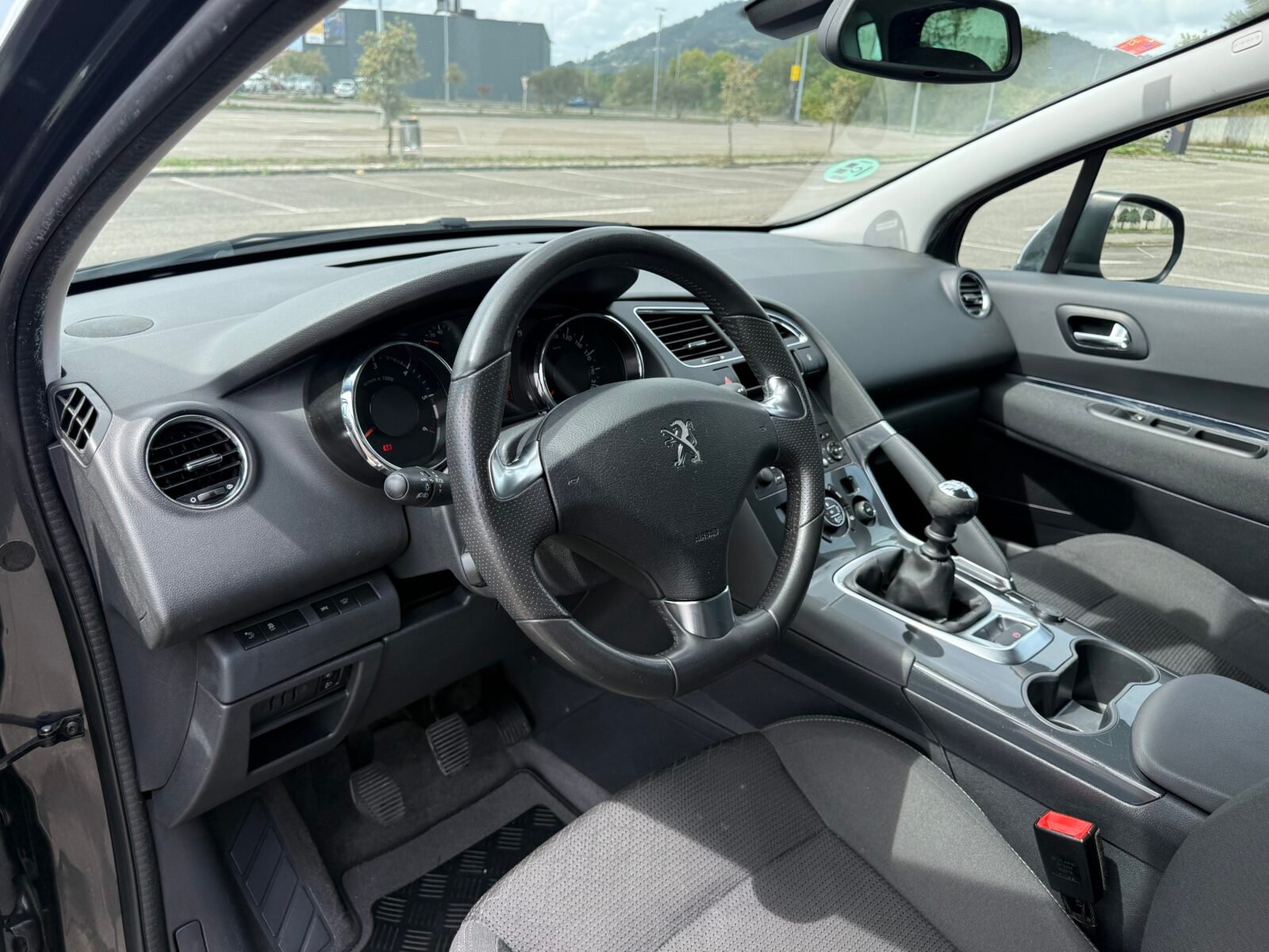 PEUGEOT 5008 1.6 HDI 