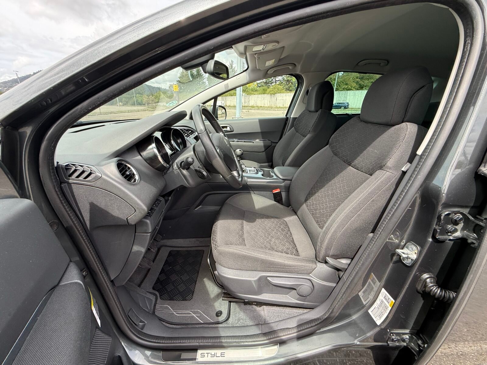 PEUGEOT 5008 1.6 HDI 