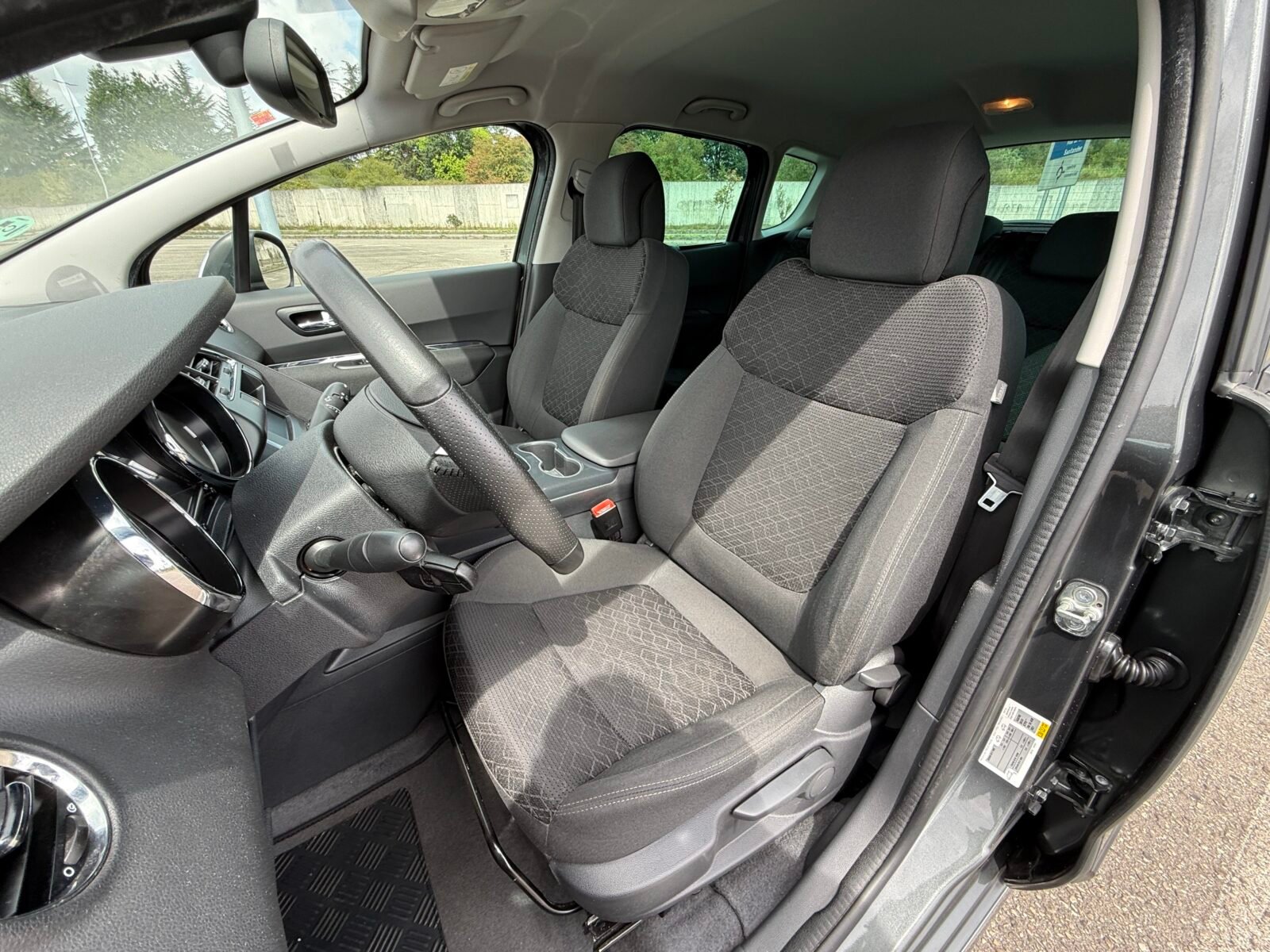PEUGEOT 5008 1.6 HDI 
