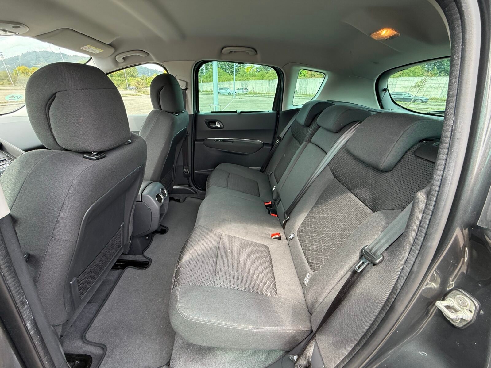 PEUGEOT 5008 1.6 HDI 