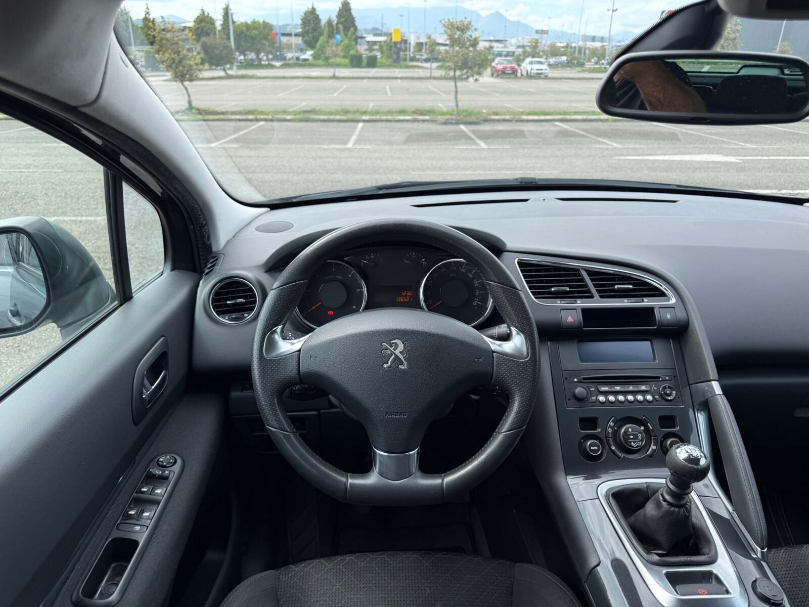 PEUGEOT 5008 1.6 HDI 