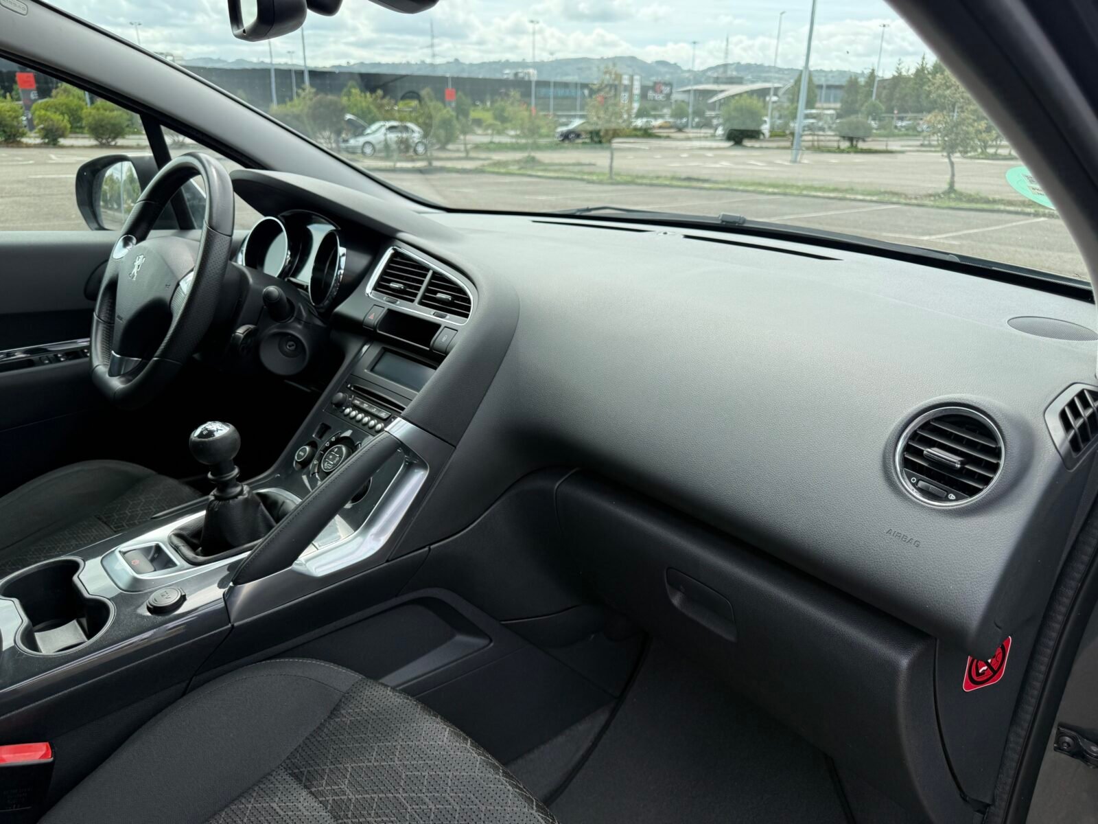 PEUGEOT 5008 1.6 HDI 
