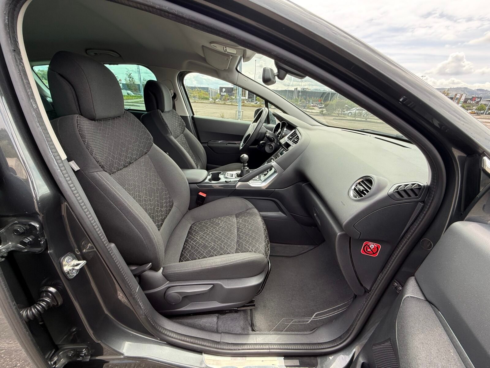 PEUGEOT 5008 1.6 HDI 