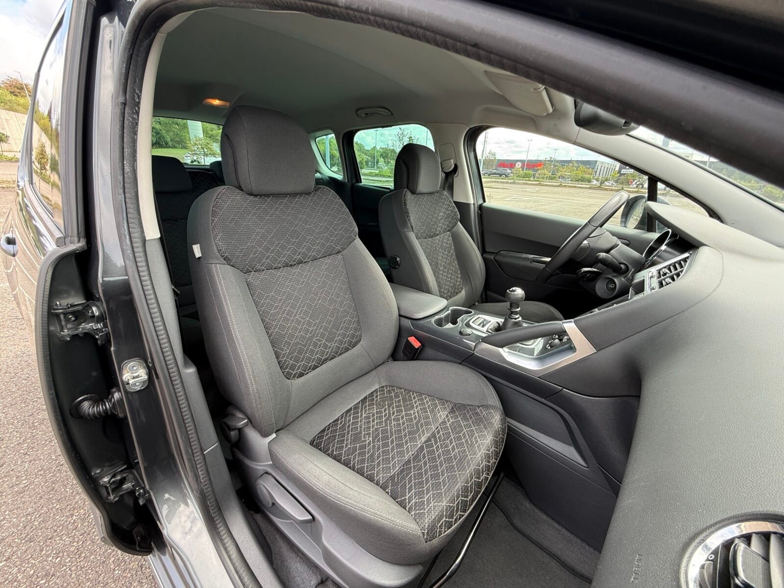 PEUGEOT 5008 1.6 HDI 