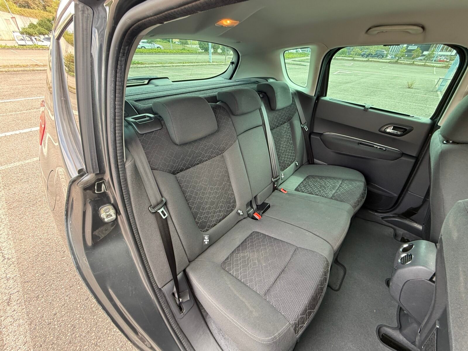 PEUGEOT 5008 1.6 HDI 