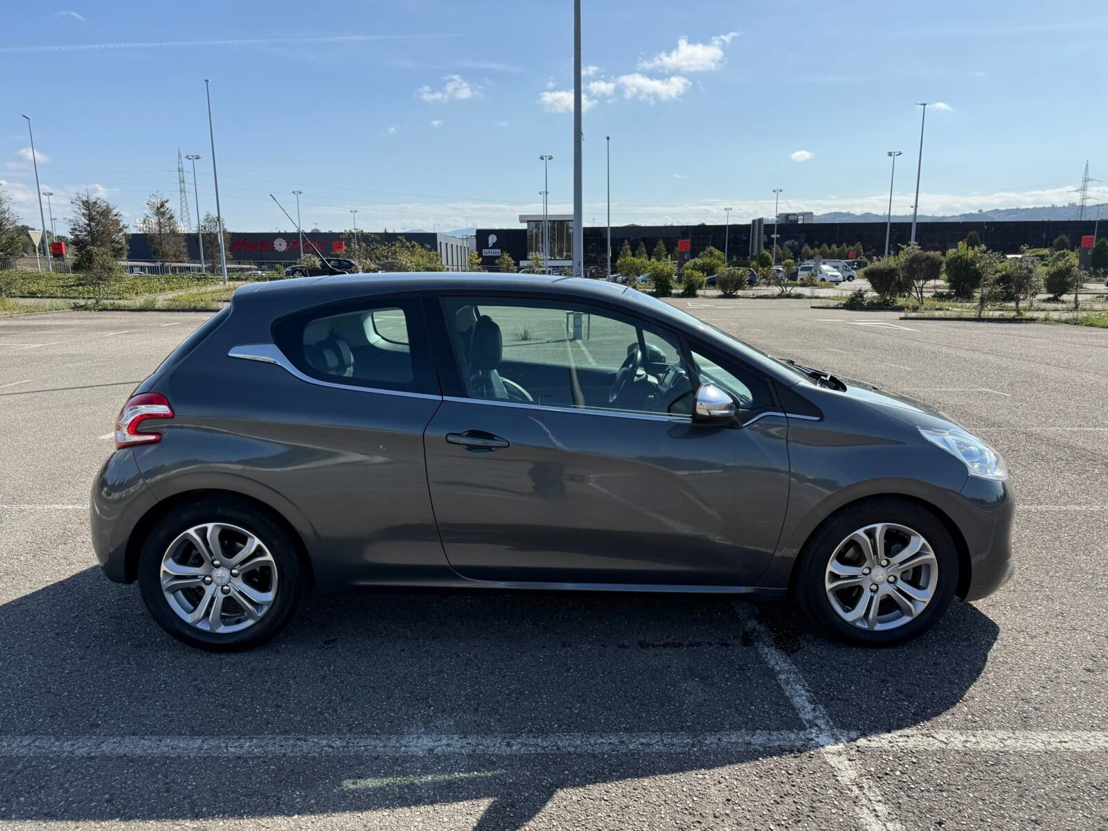 PEUGEOT 208 1.6 HDI Allure