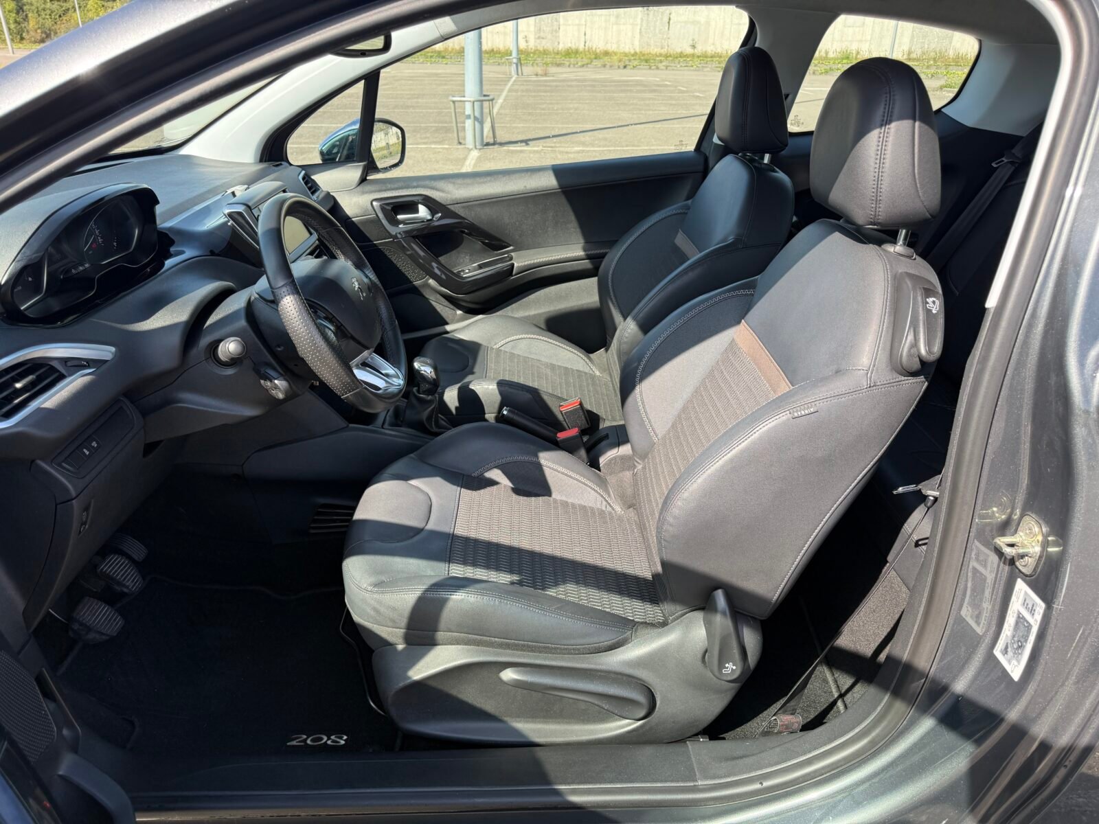 PEUGEOT 208 1.6 HDI Allure