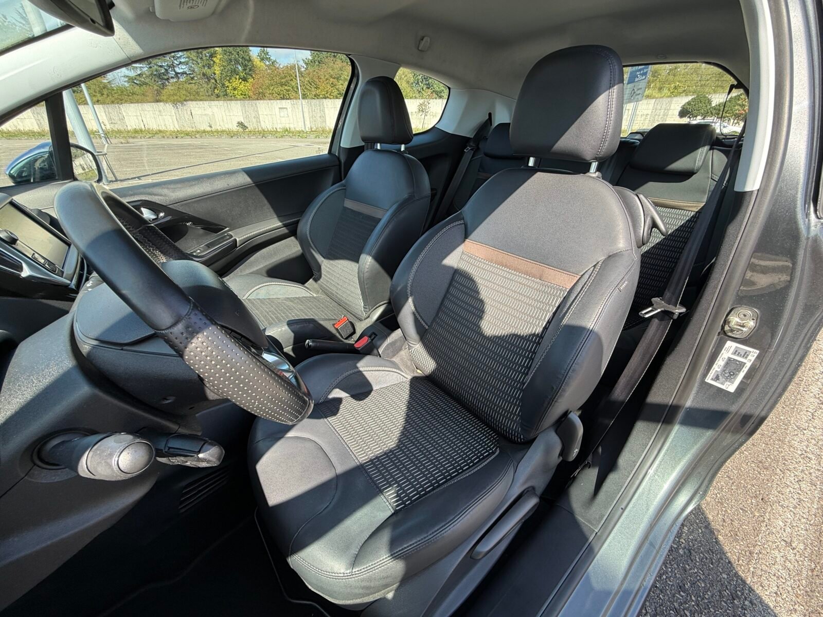 PEUGEOT 208 1.6 HDI Allure