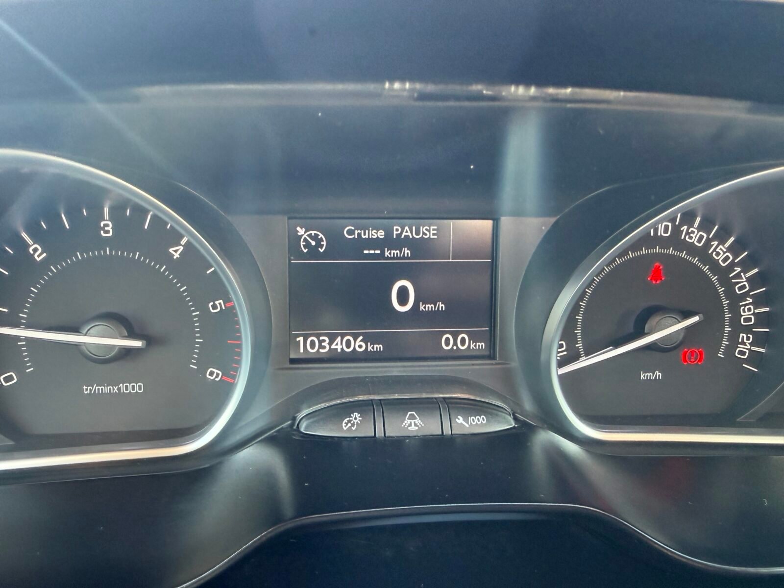 PEUGEOT 208 1.6 HDI Allure